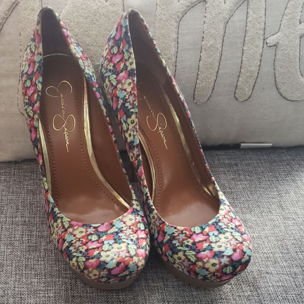 Jessica Simpson Floral Pumps